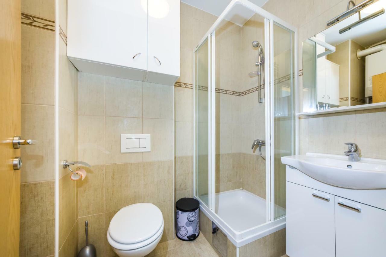 Apartment K & K With Free Garage Zadar